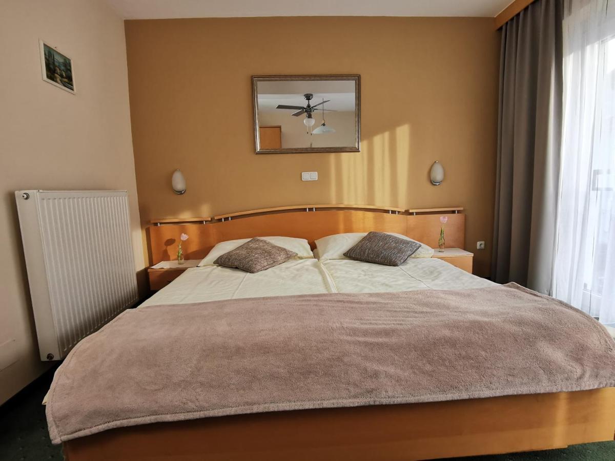 Hotel & Wirtshaus Hoedl-Kaplan Feldbach  Extérieur photo